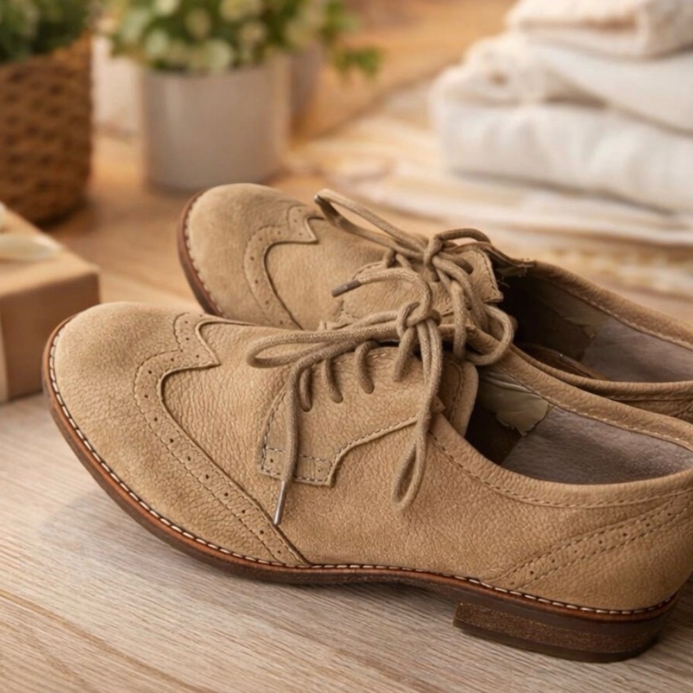 Gianni Bini Women's Tan Oxford Flats